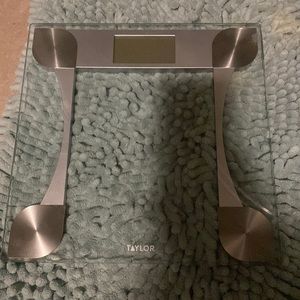 Clear bathroom weight scale. In New like condition